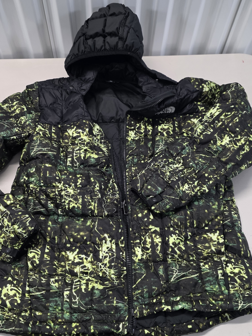 The North Face Camo Jacket Youth Size XL